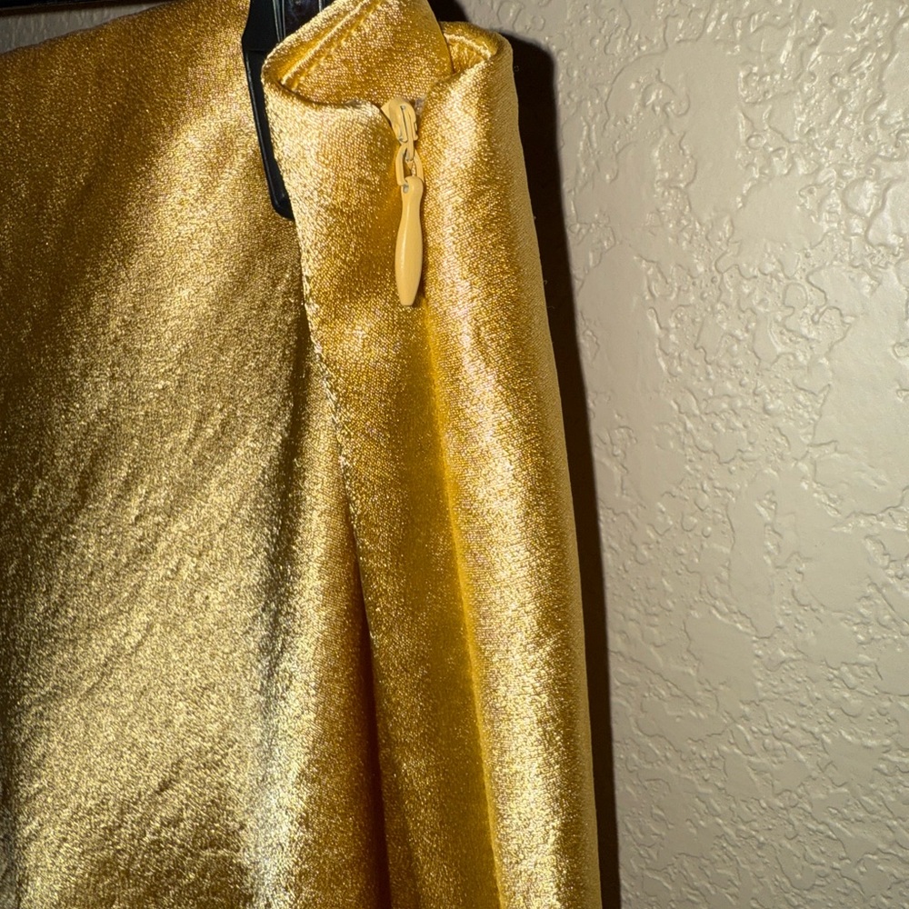 Yellow gold silky mini skirt - Picture 2 of 5